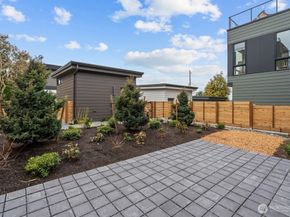 543 16th Avenue W, Kirkland WA 98033