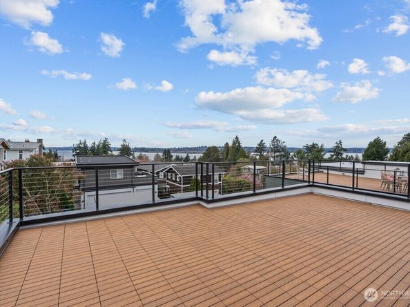 543 16th Avenue W, Kirkland WA 98033