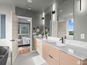 543 16th Avenue W, Kirkland WA 98033