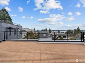 543 16th Avenue W, Kirkland WA 98033