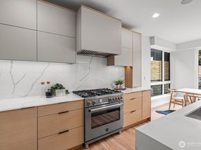 543 16th Avenue W, Kirkland WA 98033