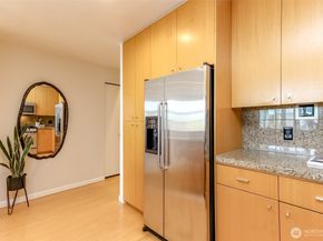 17 W Mercer Street 301, Seattle WA 98119