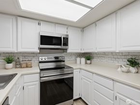401 100th Avenue NE 209, Bellevue WA 98004