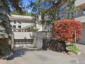 401 100th Avenue NE 209, Bellevue WA 98004
