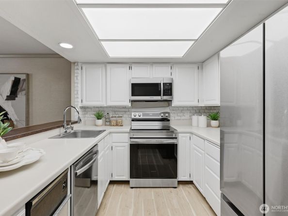 401 100th Avenue NE 209, Bellevue WA 98004
