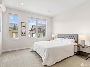 966 6th Avenue NE, Issaquah WA 98029
