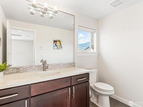 966 6th Avenue NE, Issaquah WA 98029