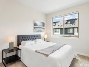 966 6th Avenue NE, Issaquah WA 98029