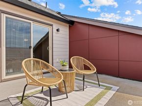 966 6th Avenue NE, Issaquah WA 98029
