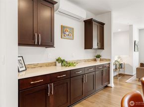 966 6th Avenue NE, Issaquah WA 98029