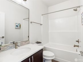 966 6th Avenue NE, Issaquah WA 98029