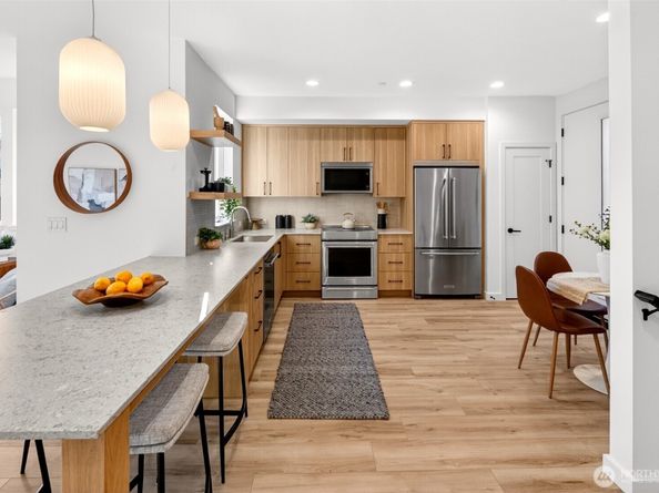 2851 NW 70th Street B, Seattle WA 98117