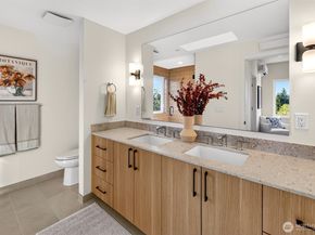 2851 NW 70th Street B, Seattle WA 98117