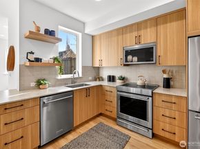 2851 NW 70th Street B, Seattle WA 98117