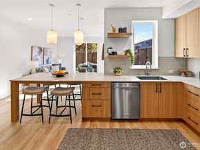 2851 NW 70th Street B, Seattle WA 98117