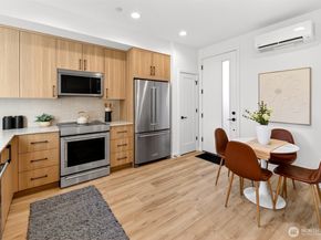 2851 NW 70th Street B, Seattle WA 98117