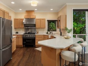 10835 Arroyo Beach Place SW, Seattle WA 98146