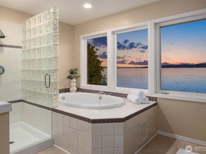 10835 Arroyo Beach Place SW, Seattle WA 98146