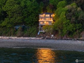 10835 Arroyo Beach Place SW, Seattle WA 98146