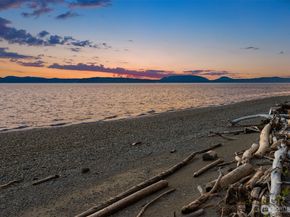 10835 Arroyo Beach Place SW, Seattle WA 98146