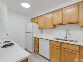 1555 Union Avenue NE 33, Renton WA 98059