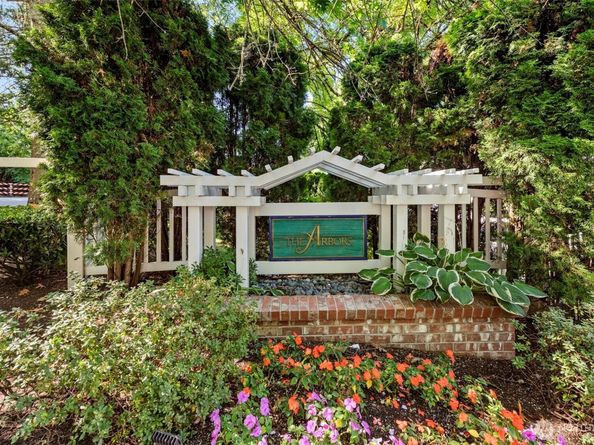 1805 134th Avenue SE 10, Bellevue WA 98005
