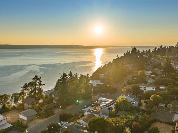 12116 Shorewood Drive SW, Burien WA 98146