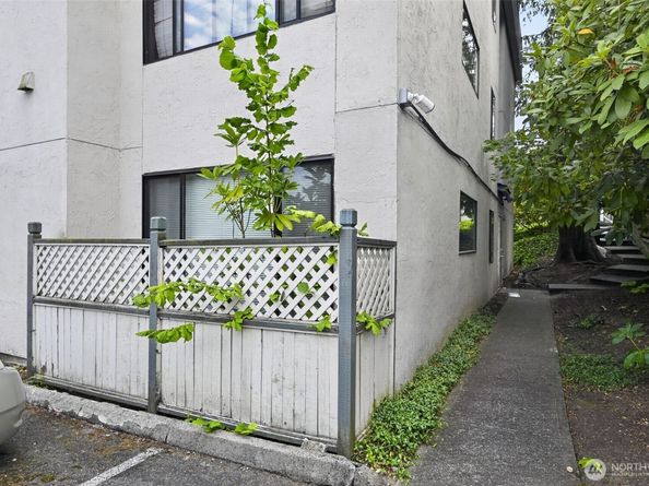 1740 NE 86th Street 101, Seattle WA 98115