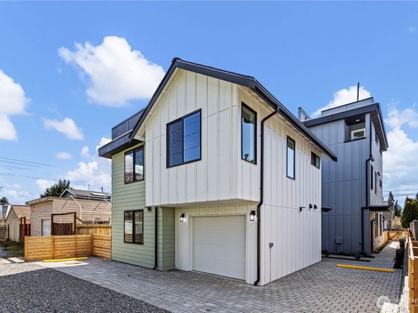 516 N 102nd Street, Seattle WA 98133