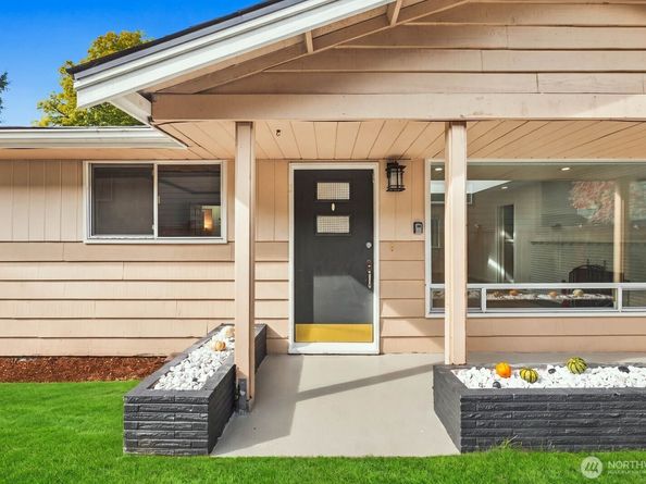 10241 NE 20th Place, Bellevue WA 98004