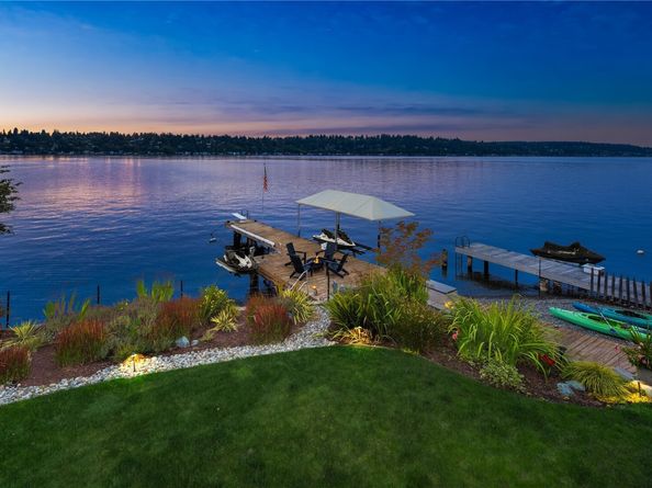 13031 Holmes Point Drive NE, Kirkland WA 98034