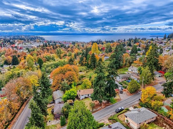 1017 S 208th Street, Des Moines WA 98198