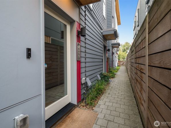 122 17th Avenue E B, Seattle WA 98112