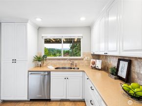 304 128th Avenue SE, Bellevue WA 98005