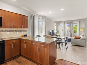314 Bremerton Avenue NE, Renton WA 98059