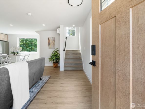 12531 25th Avenue NE B, Seattle WA 98125