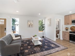 12531 25th Avenue NE B, Seattle WA 98125