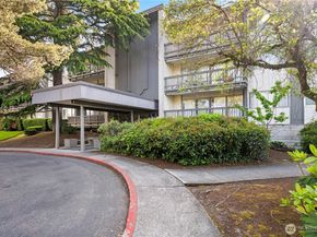 2500 81st Avenue SE 351, Mercer Island WA 98040