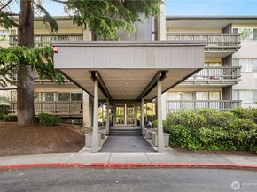 2500 81st Avenue SE 351, Mercer Island WA 98040