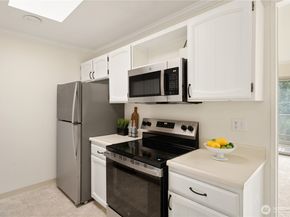 2500 81st Avenue SE 351, Mercer Island WA 98040
