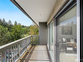 2500 81st Avenue SE 351, Mercer Island WA 98040