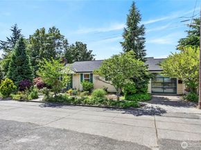 8261 Northrop Place SW, Seattle WA 98136