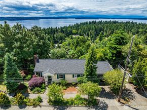 8261 Northrop Place SW, Seattle WA 98136