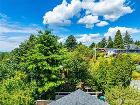 8261 Northrop Place SW, Seattle WA 98136