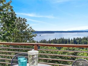 8261 Northrop Place SW, Seattle WA 98136