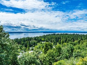 8261 Northrop Place SW, Seattle WA 98136