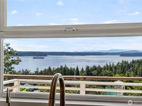 8261 Northrop Place SW, Seattle WA 98136