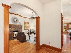 1411 10th Avenue W, Seattle WA 98119