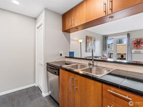 2721 1st Avenue 809, Seattle WA 98121