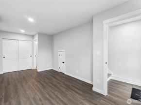 6025 47th Avenue S B, Seattle WA 98118